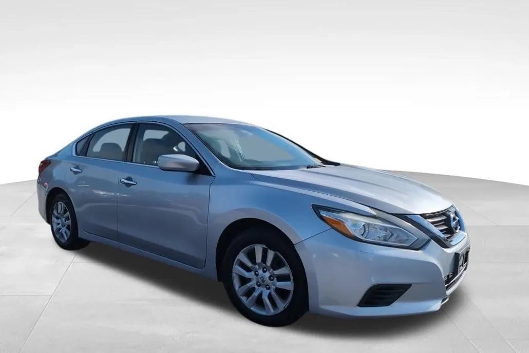2016 Nissan Altima 2.5 S photo 1