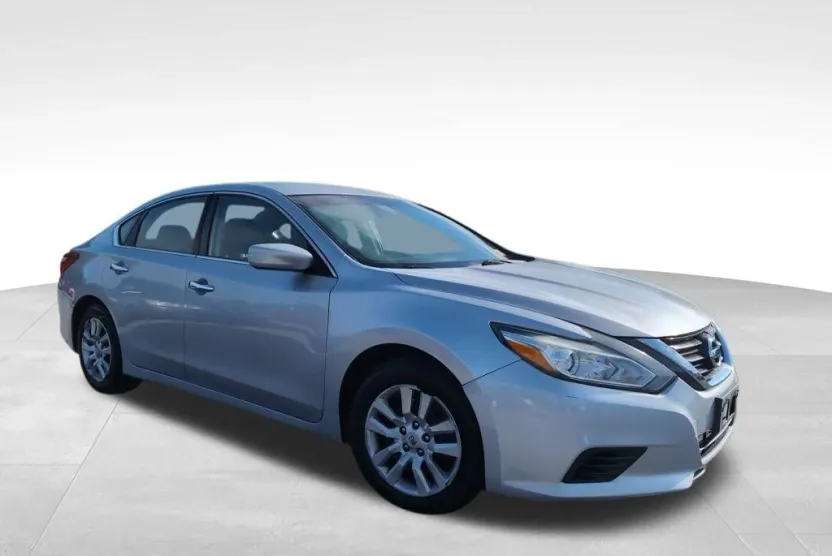 2016 Nissan Altima 2.5 S photo 1