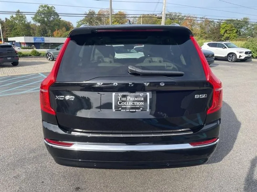 2024 Volvo XC90 B5 Plus photo 1