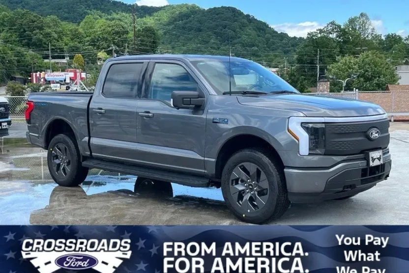 2025 Ford F-150 Lightning photo 1