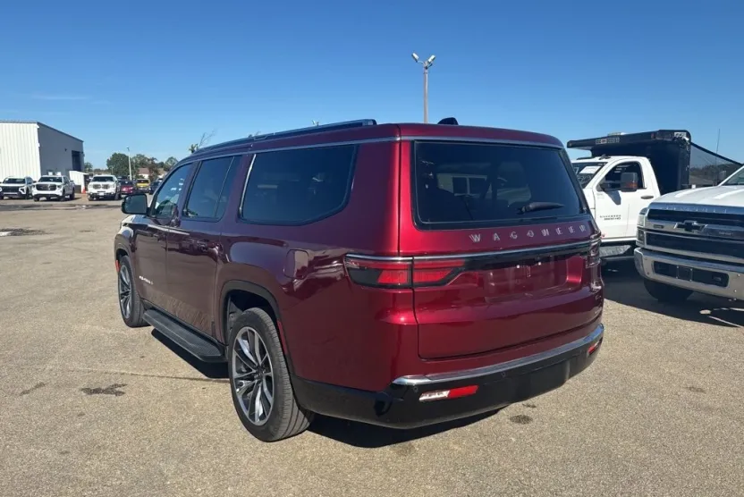 2024 Jeep Wagoneer L Series II photo 1