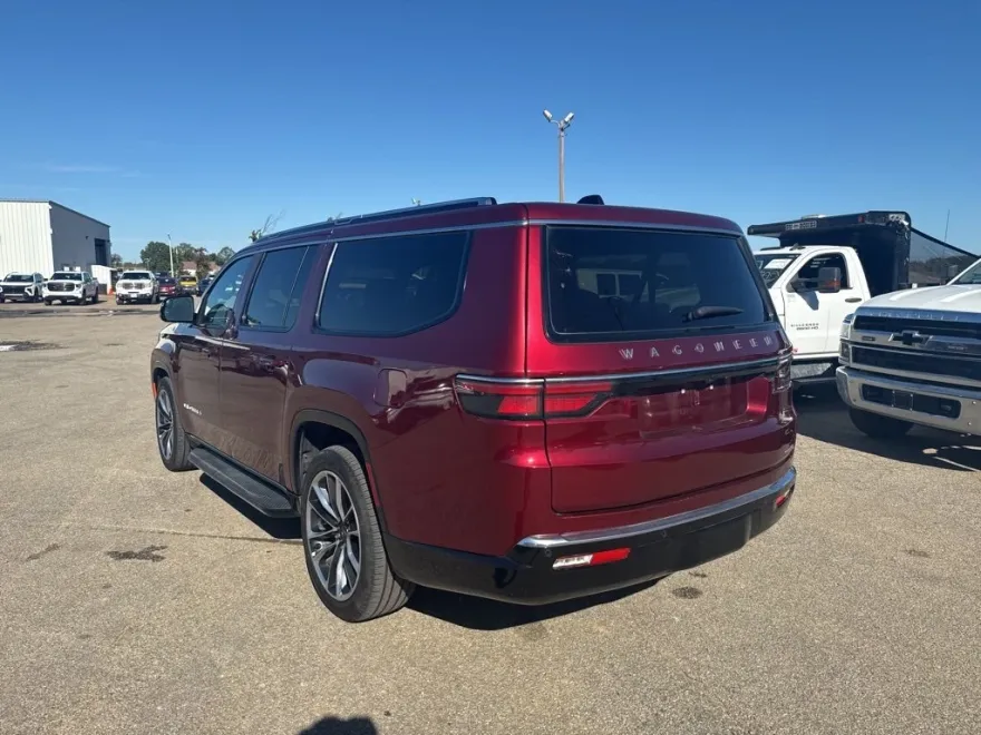 2024 Jeep Wagoneer L Series II photo 1