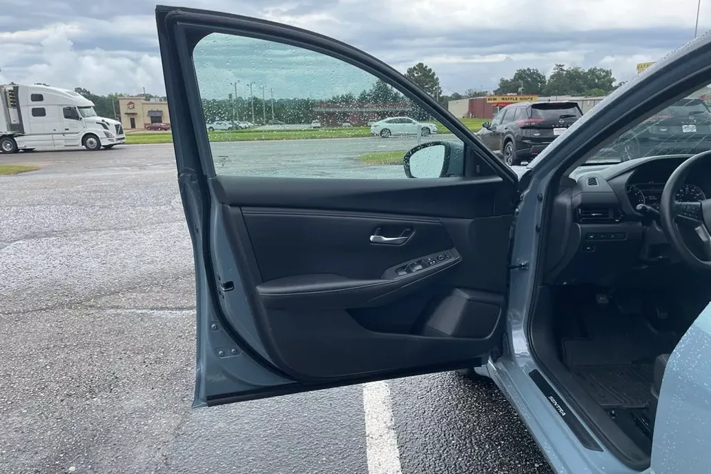 2025 Nissan Sentra SV photo 1