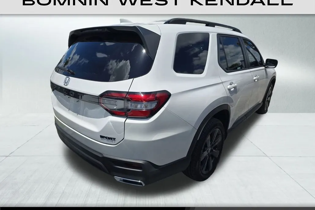 2023 Honda Pilot Sport photo 1