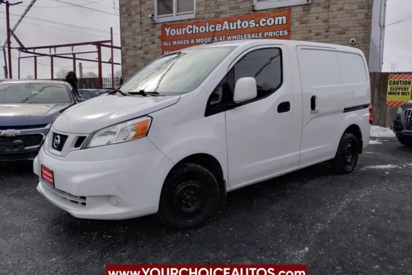 2019 Nissan NV200 SV photo 1