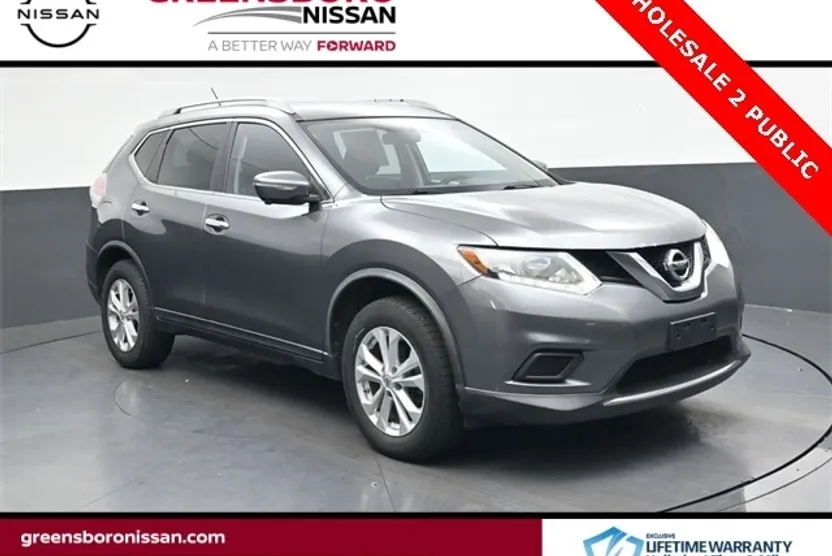 2015 Nissan Rogue SV photo 1