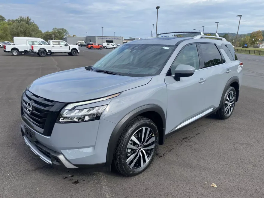 2025 Nissan Pathfinder Platinum photo 1