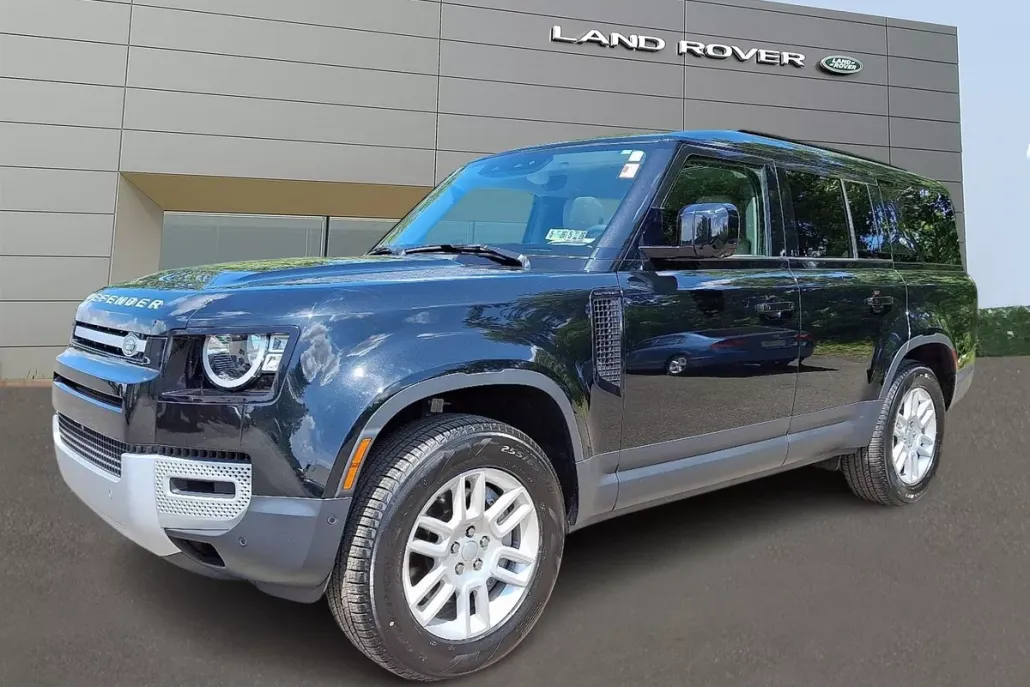 2023 Land Rover Defender 130 S photo 1