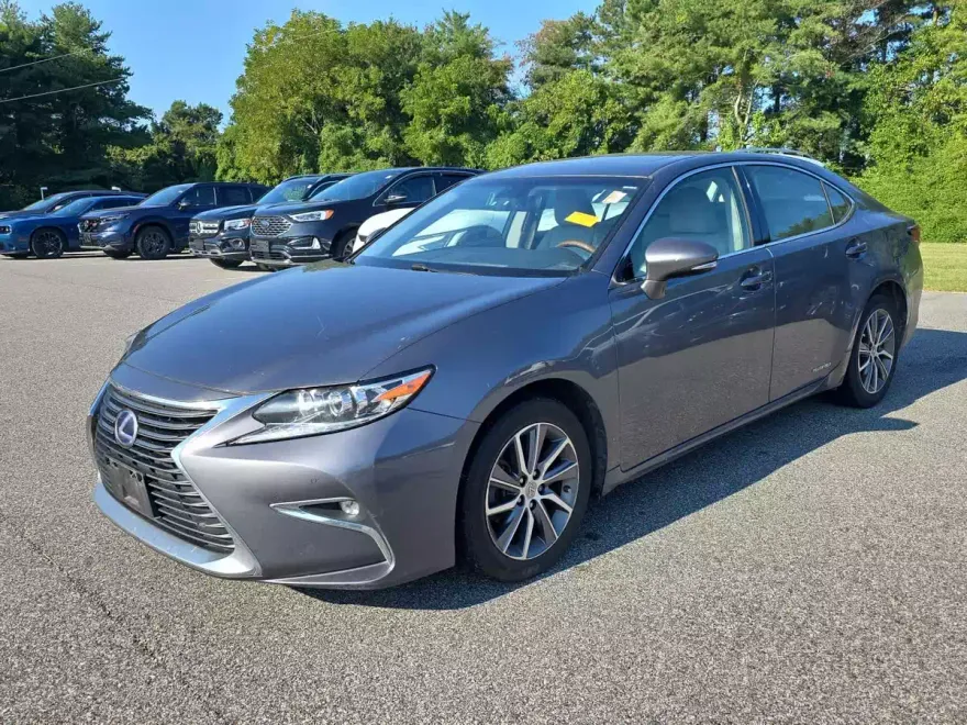 2016 Lexus ES 300h photo 1