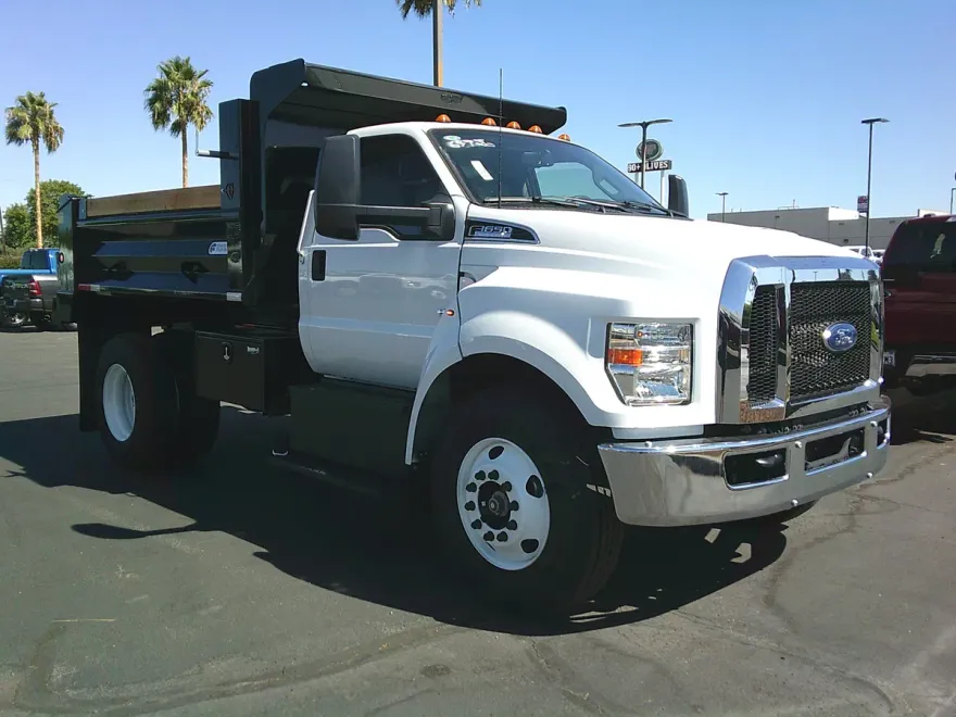 2025 Ford F-650 Base Regular Cab photo 1