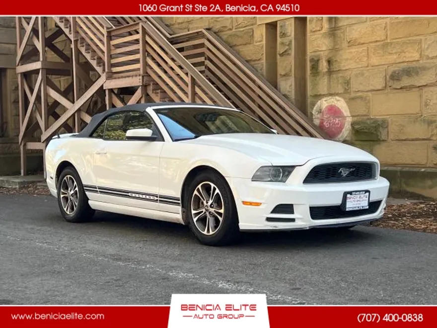 2013 Ford Mustang V6 Premium Convertible photo 1