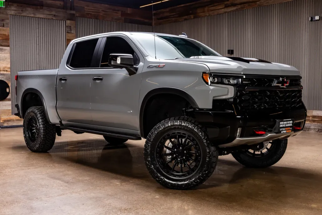 2025 Chevrolet Silverado 1500 ZR2 photo 1