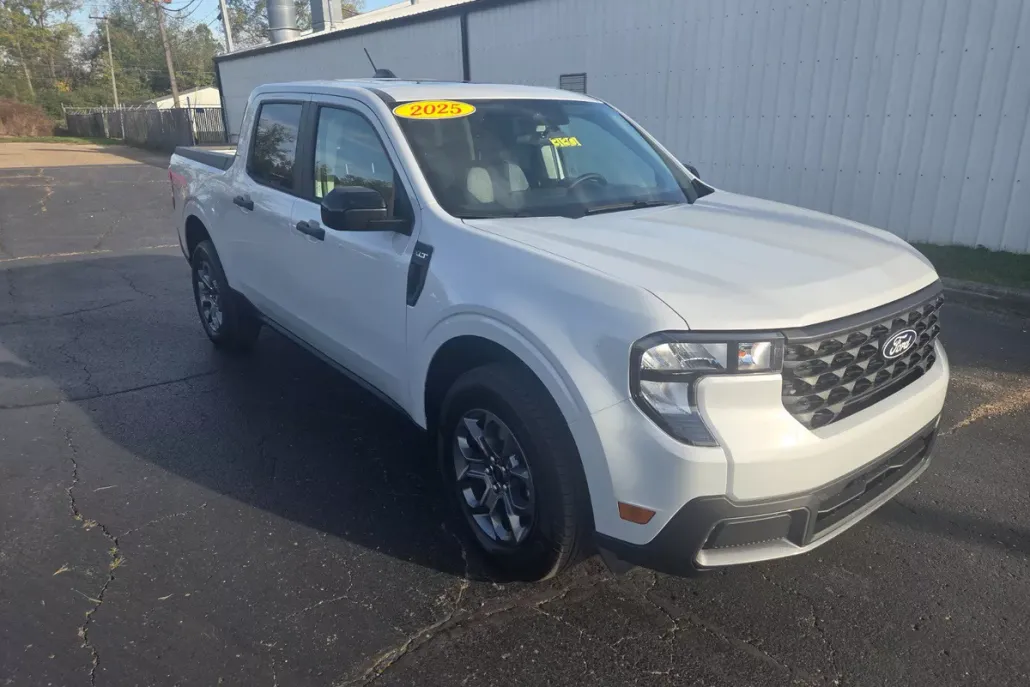 2025 Ford Maverick XLT photo 1