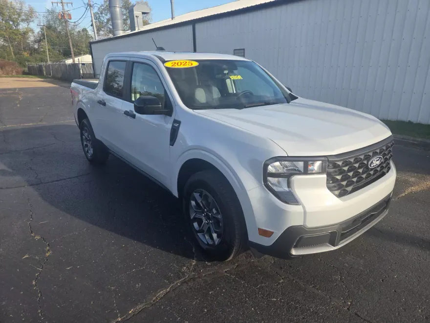 2025 Ford Maverick XLT photo 1