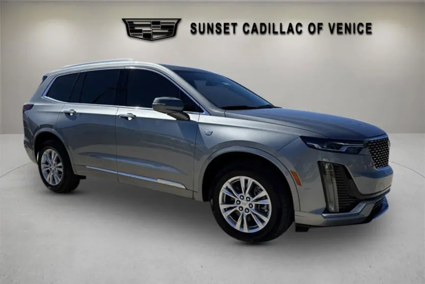 2025 Cadillac XT6 Luxury photo 1
