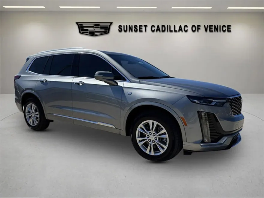 2025 Cadillac XT6 Luxury photo 1