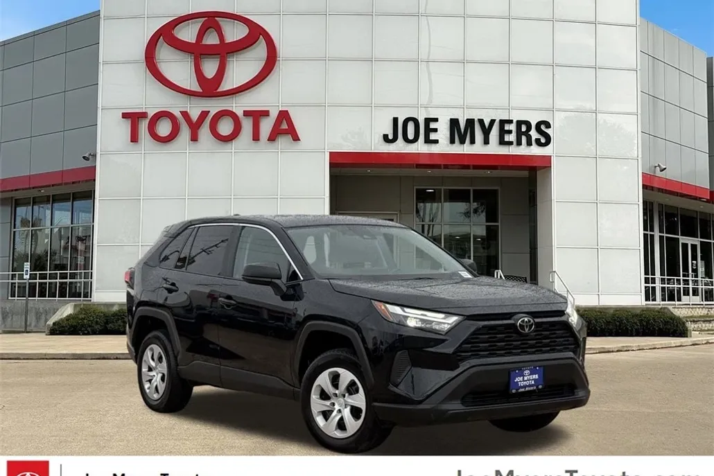 2024 Toyota RAV4 LE photo 1