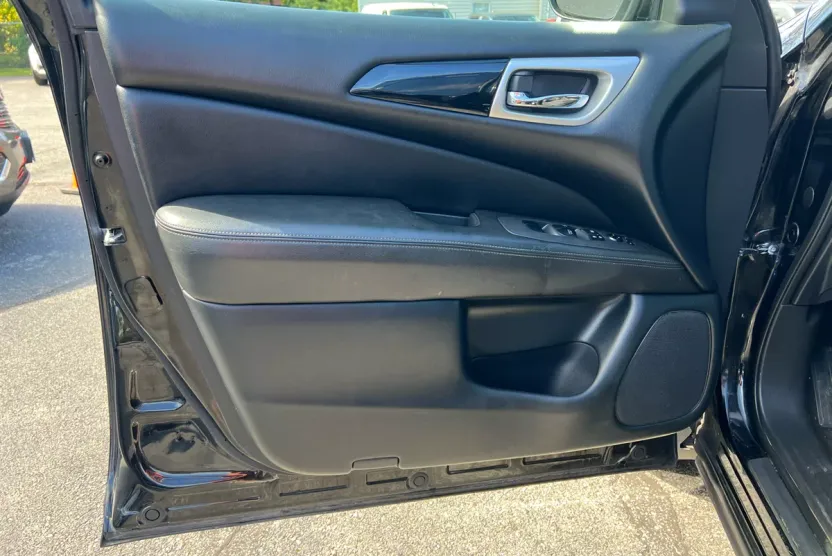 2018 Nissan Pathfinder 4x4 SV photo 1