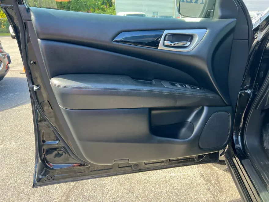 2018 Nissan Pathfinder 4x4 SV photo 1