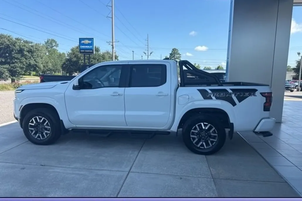 2024 Nissan Frontier SL photo 1