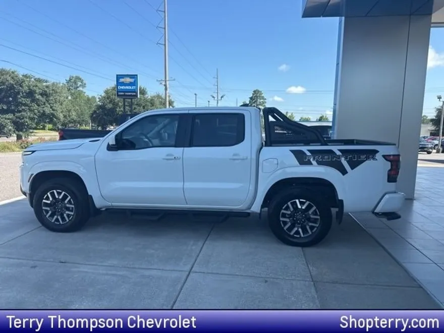 2024 Nissan Frontier SL photo 1