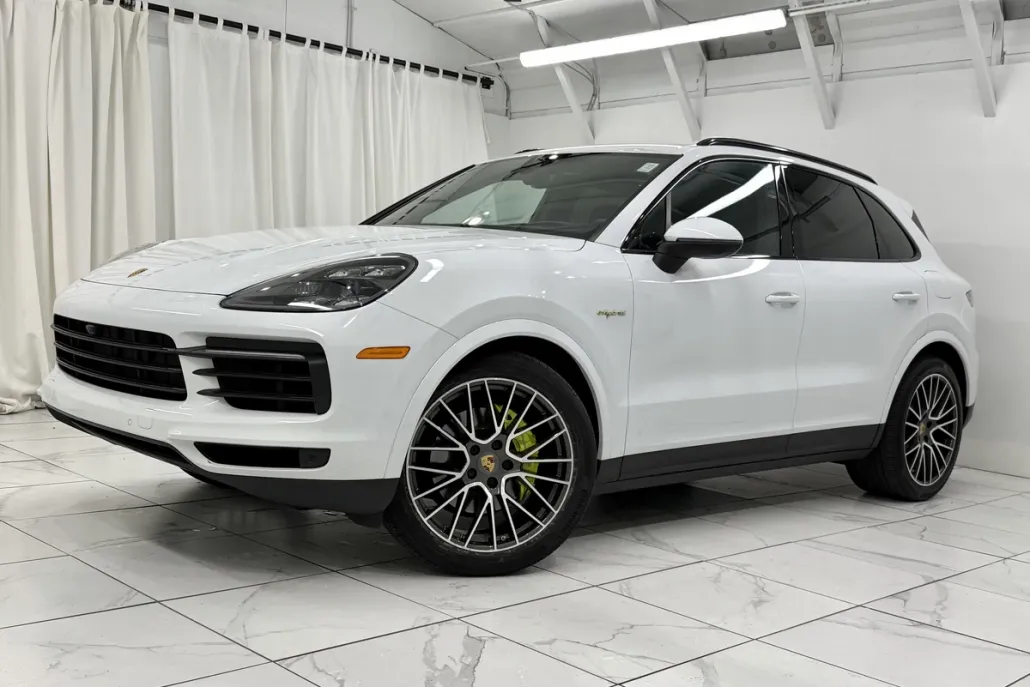 2022 Porsche Cayenne E-Hybrid photo 1