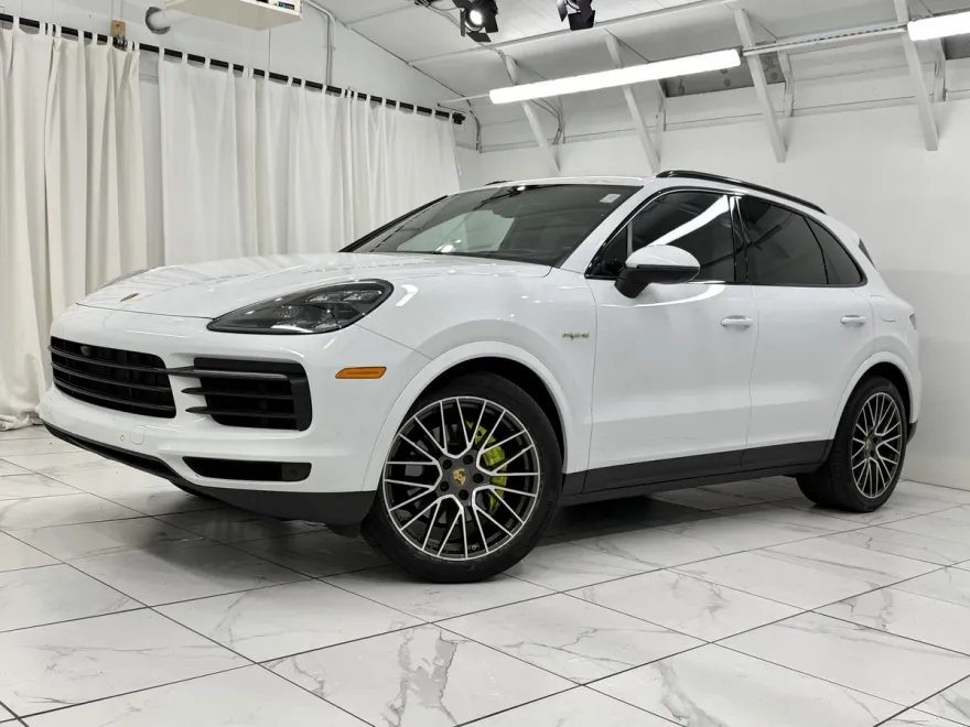 2022 Porsche Cayenne E-Hybrid photo 1