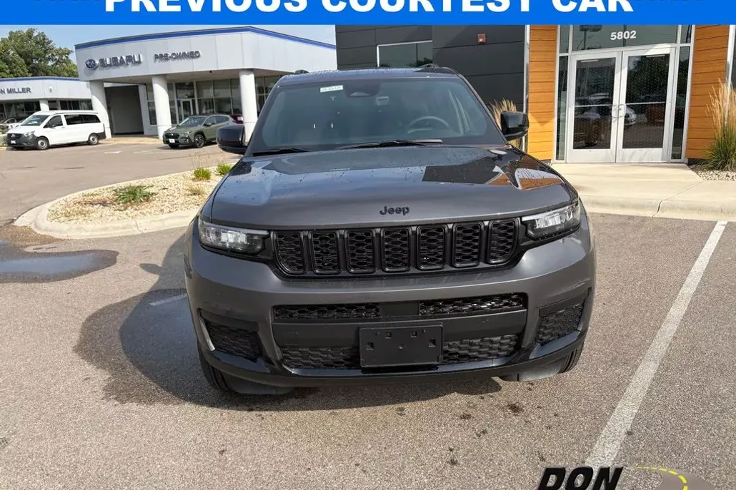 2025 Jeep Grand Cherokee Altitude photo 1