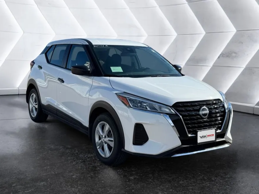 2025 Nissan Kicks Play S photo 1