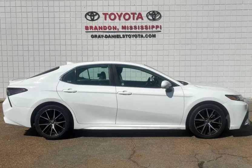 2024 Toyota Camry SE photo 1