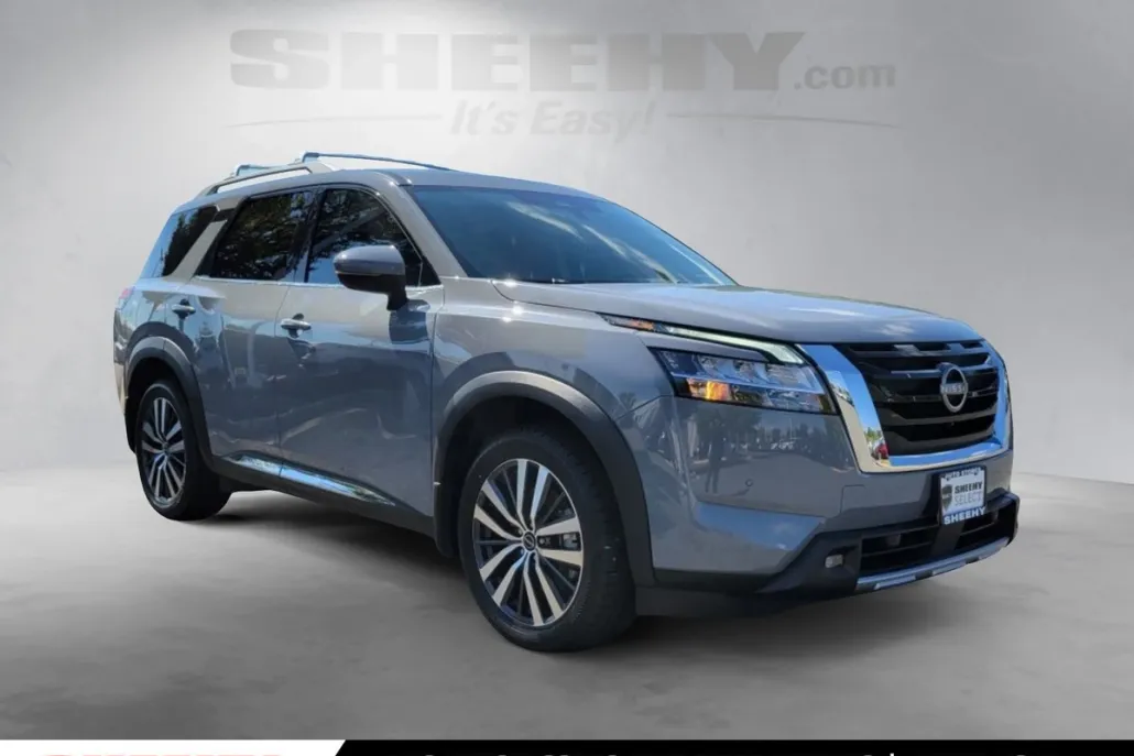 2022 Nissan Pathfinder Platinum photo 1