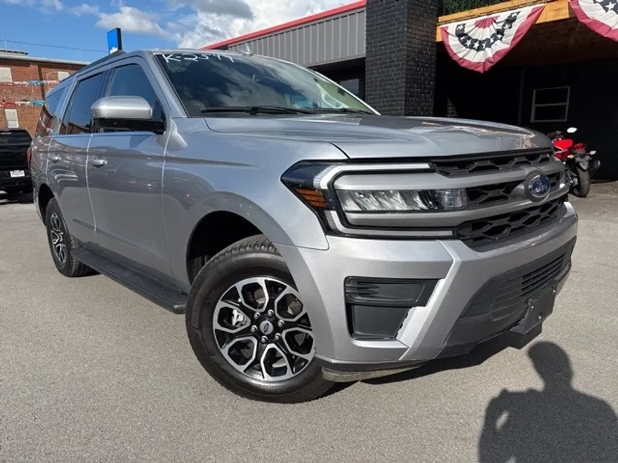 2024 Ford Expedition XLT photo 2