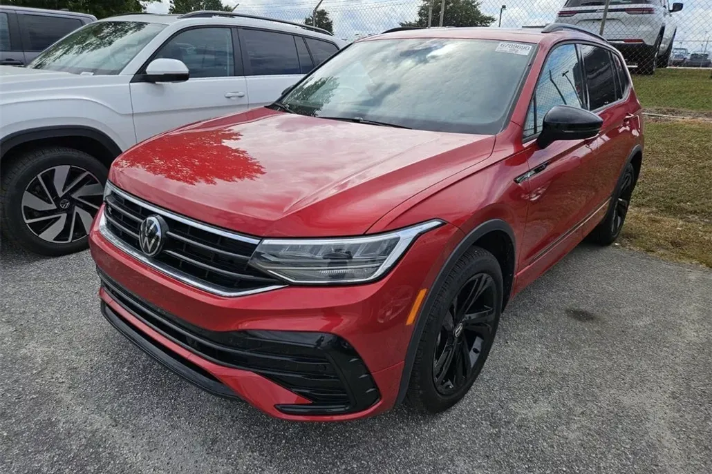 2024 Volkswagen Tiguan SE R-Line Black photo 1