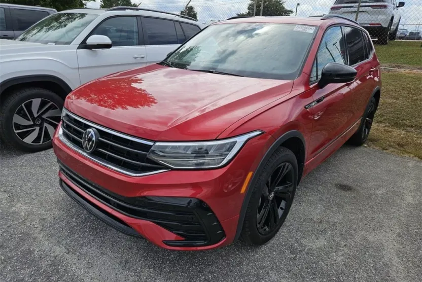 2024 Volkswagen Tiguan SE R-Line Black photo 1