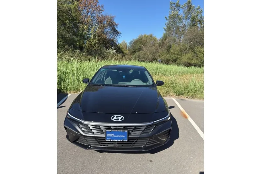 2024 Hyundai Elantra SEL photo 1