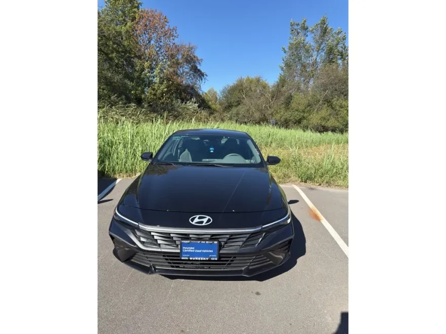 2024 Hyundai Elantra SEL photo 1