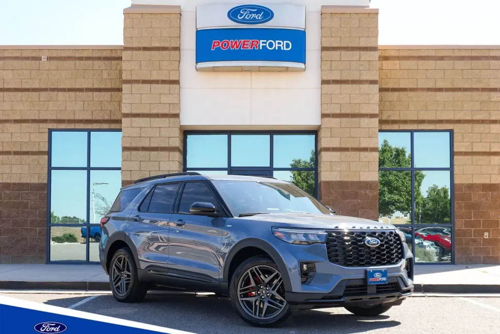 2025 Ford Explorer ST-Line photo 1