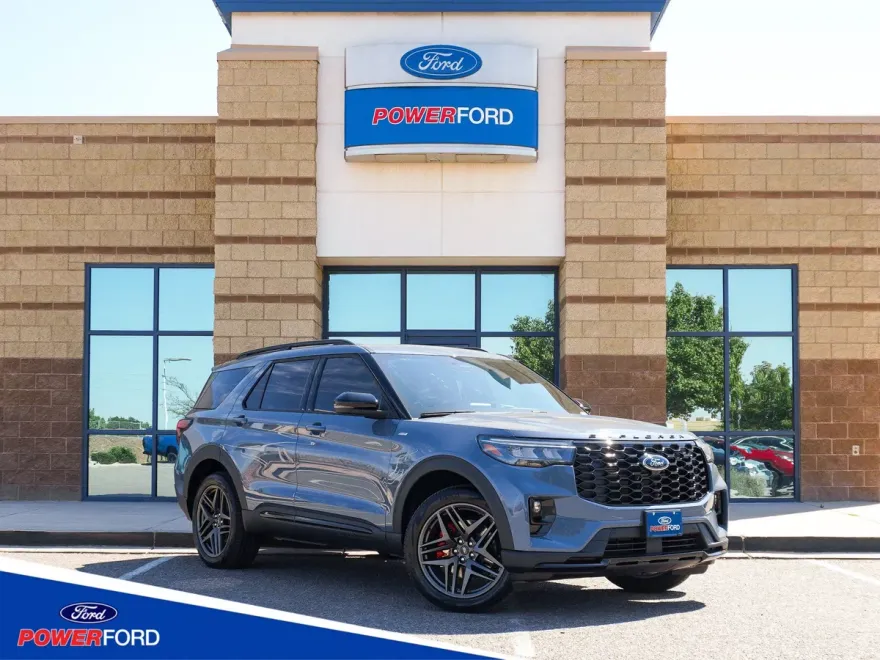 2025 Ford Explorer ST-Line photo 1