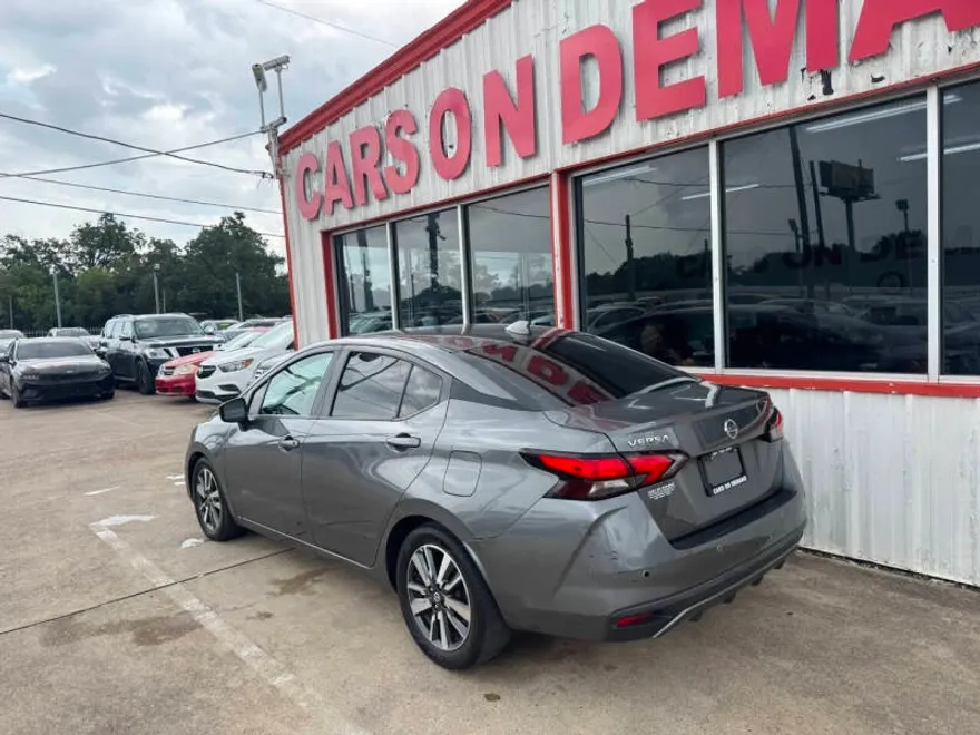 2020 Nissan Versa SV photo 1