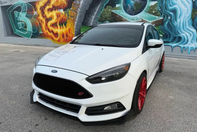 2017 Ford Focus ST photo 1