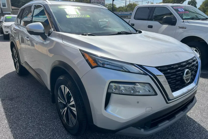 2021 Nissan Rogue SV photo 1