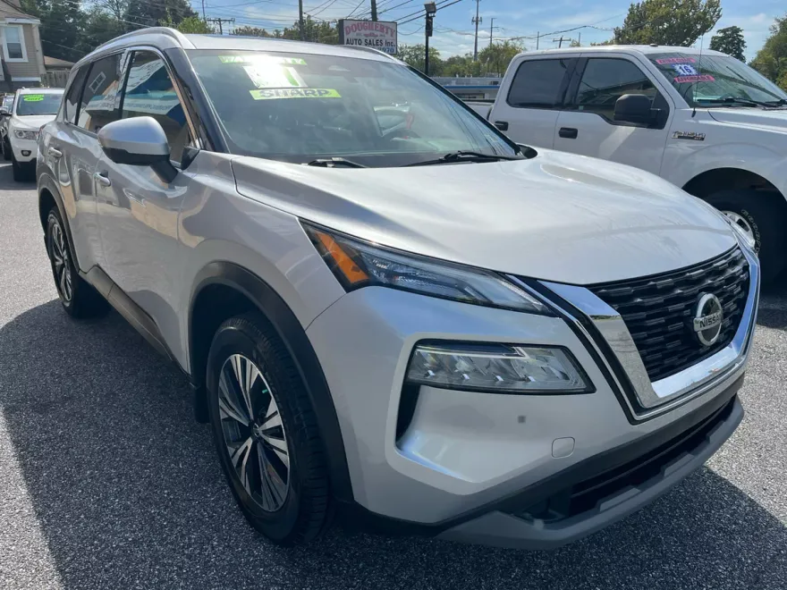 2021 Nissan Rogue SV photo 1