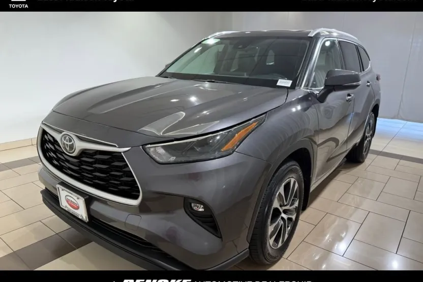 2022 Toyota Highlander XLE photo 1