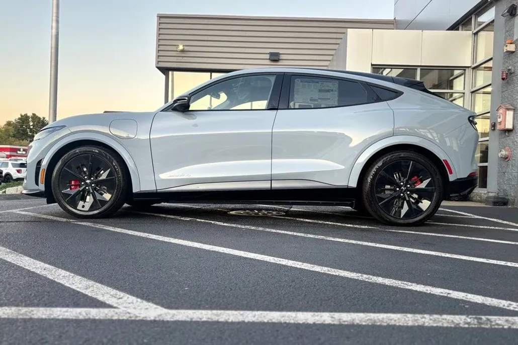 2025 Ford Mustang Mach-E GT photo 1