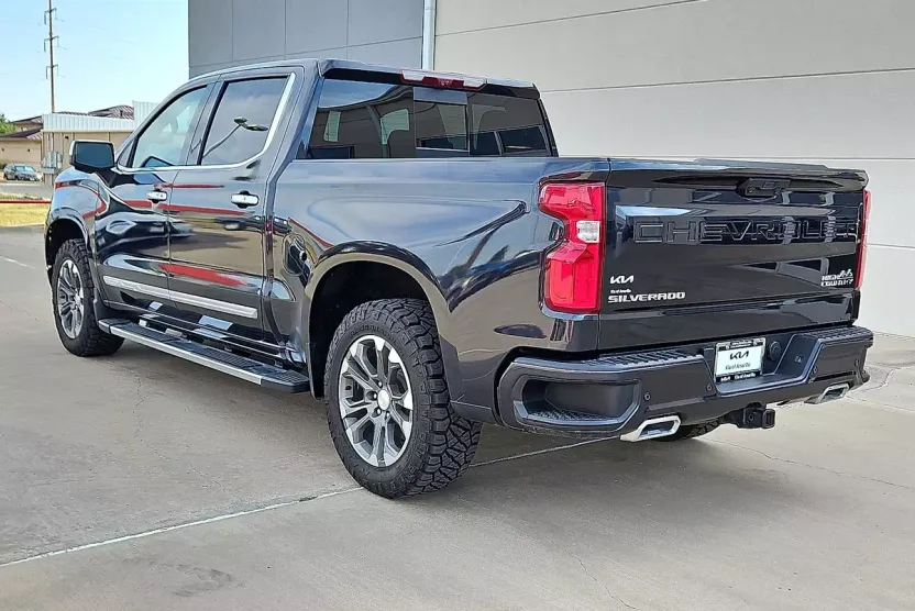 2023 Chevrolet Silverado 1500 High Country photo 1