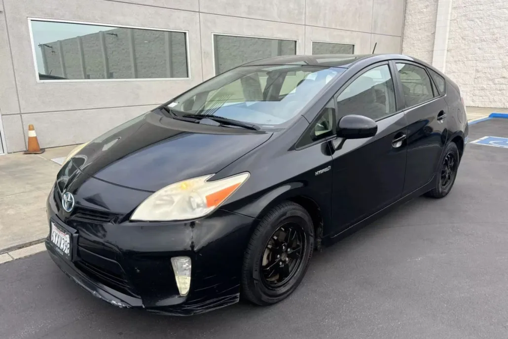 2012 Toyota Prius Three photo 1