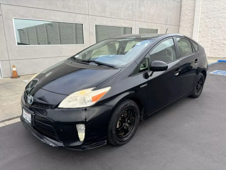 2012 Toyota Prius Three photo 1
