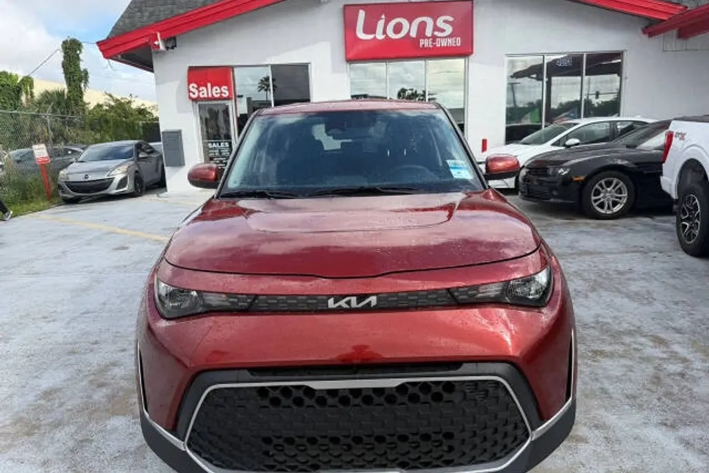 2024 Kia Soul LX photo 1