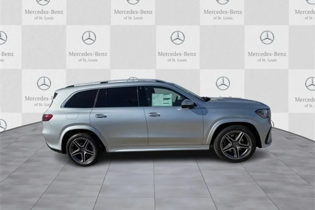 2025 Mercedes Benz GLS 450 4MATIC photo 1