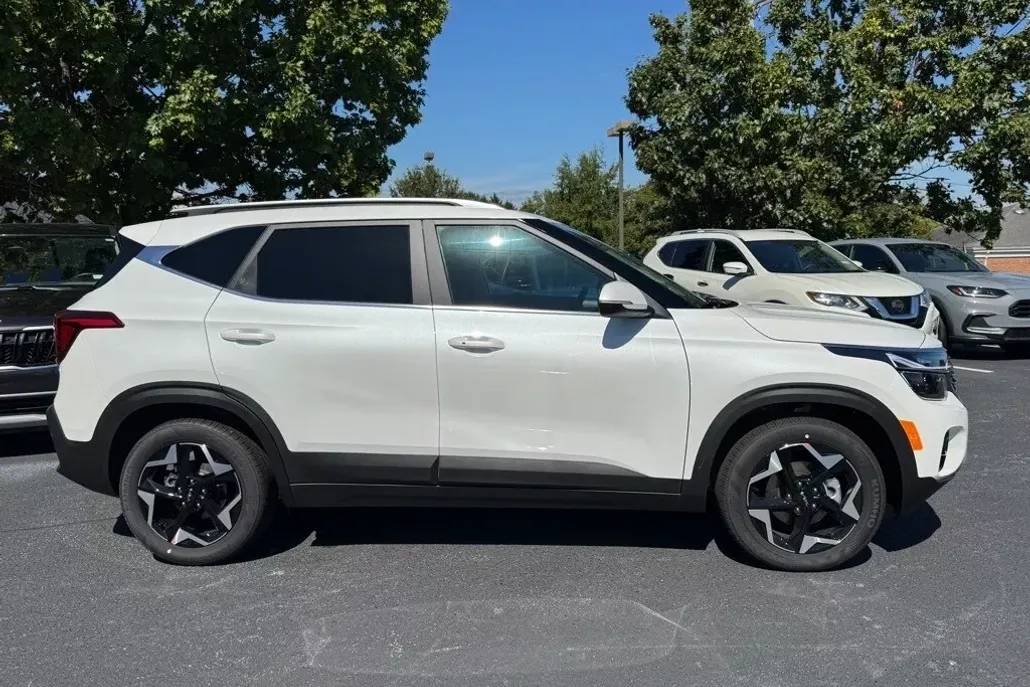 2026 Kia Seltos EX photo 1